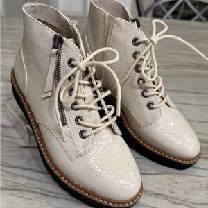 Naturalizer EEVA Porcelain Lace Up Combat Boots